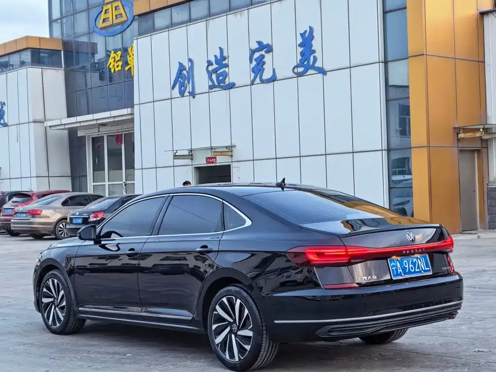 Volkswagen Passat — фото 7
