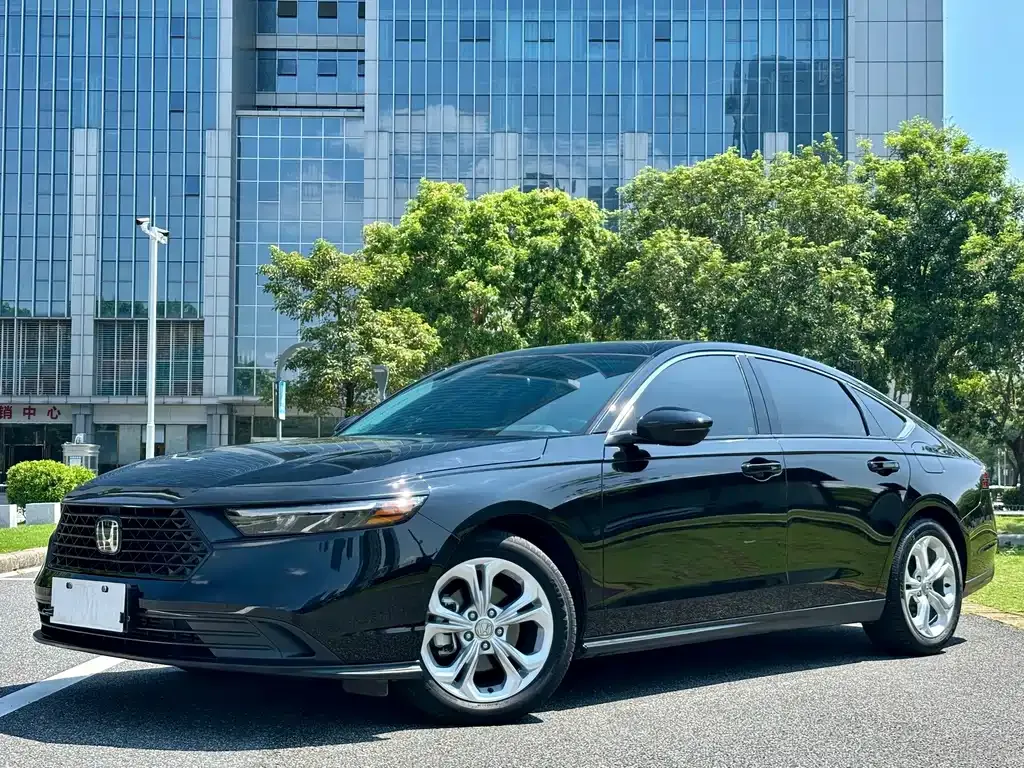 Honda Accord — фото 1