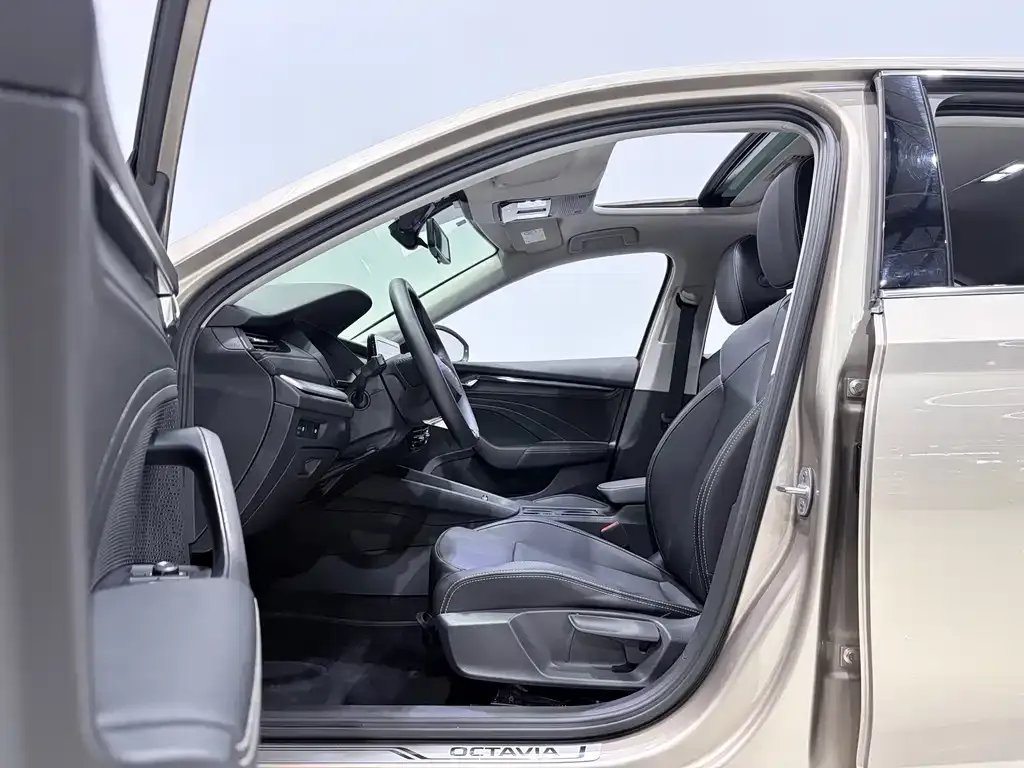 Skoda Octavia — фото 7