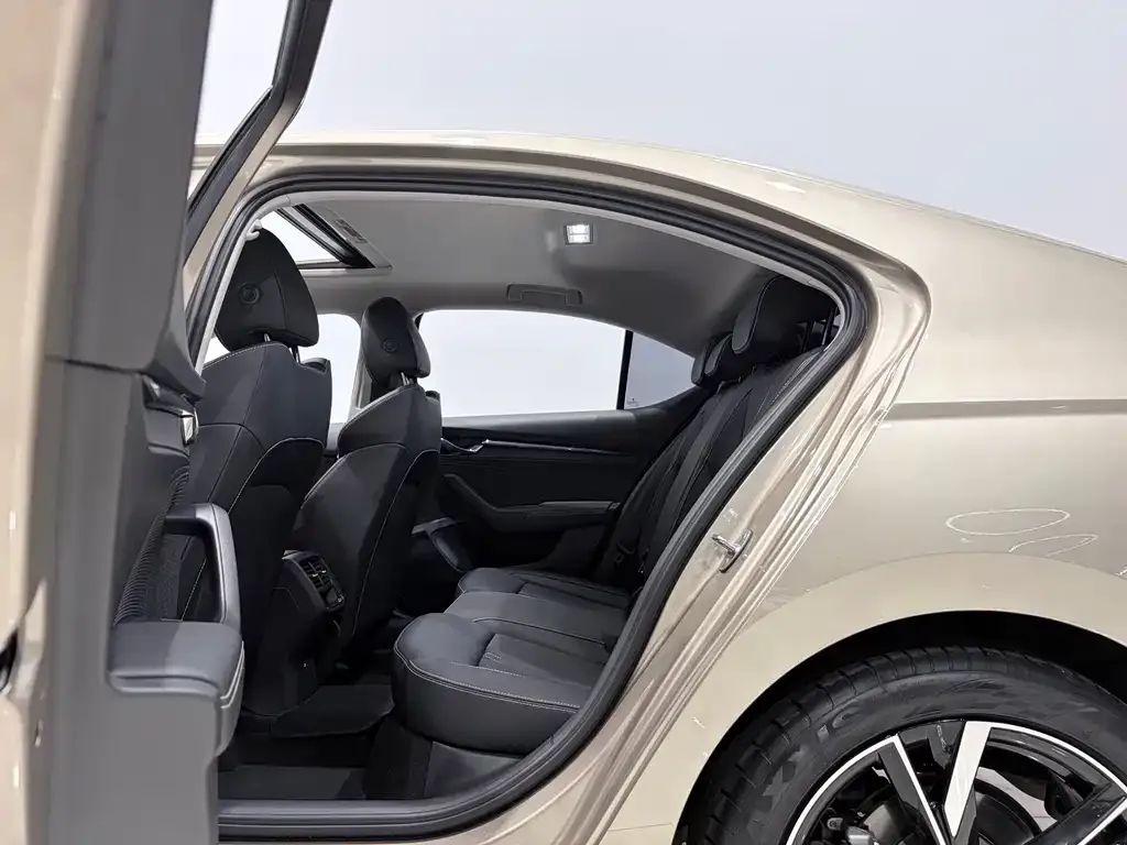 Skoda Octavia — фото 4