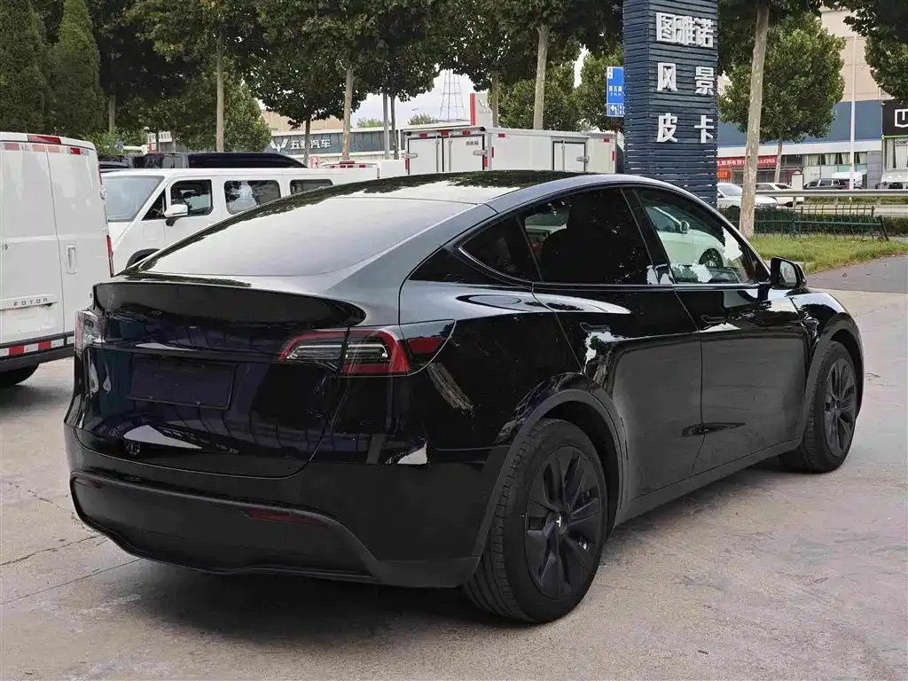 Tesla Model Y — фото 3