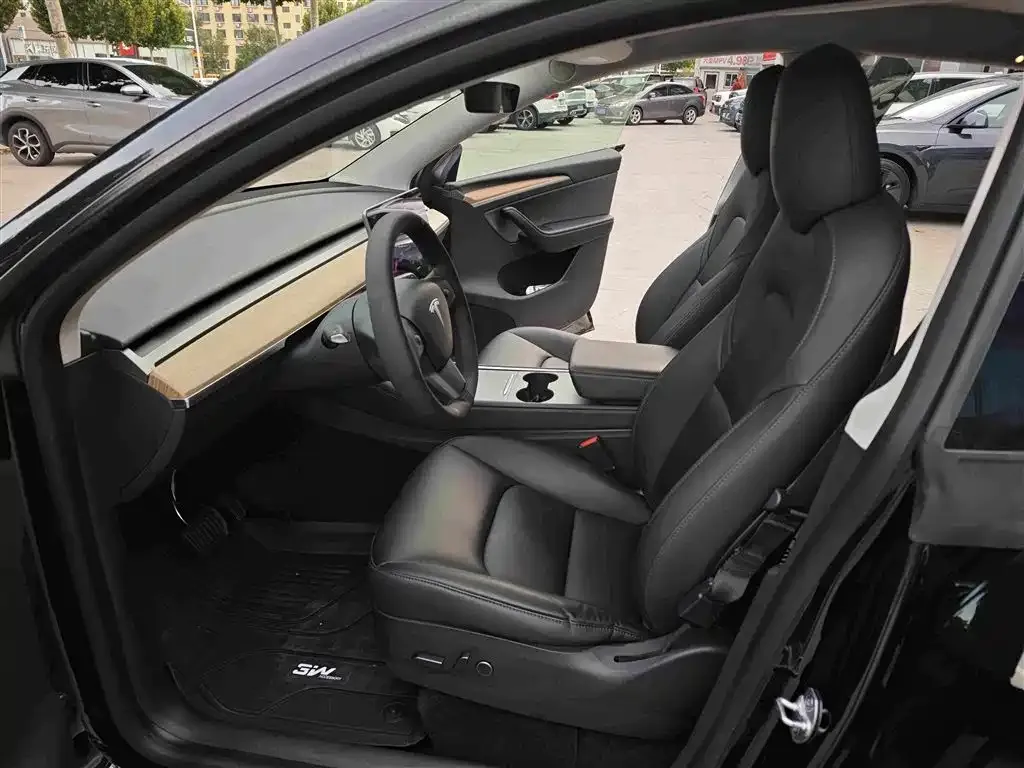 Tesla Model Y — фото 6