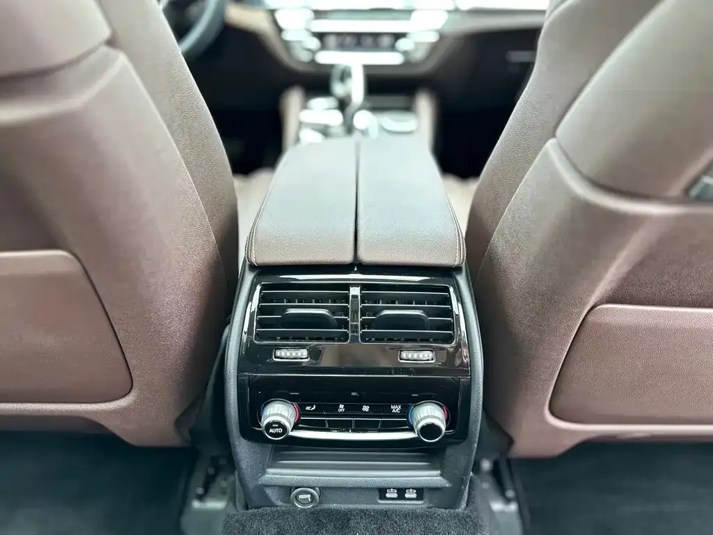 BMW 5 Series — фото 9