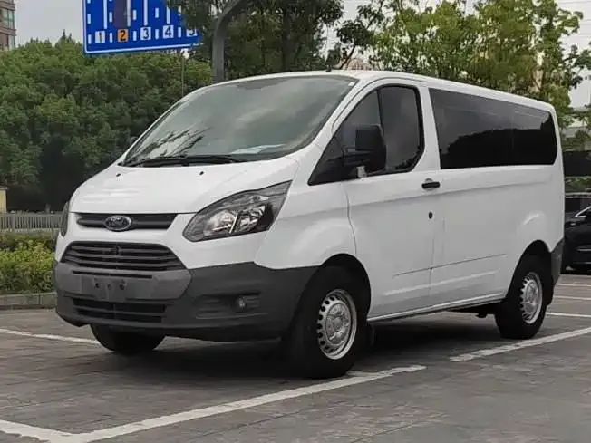 Ford Transit — фото 1