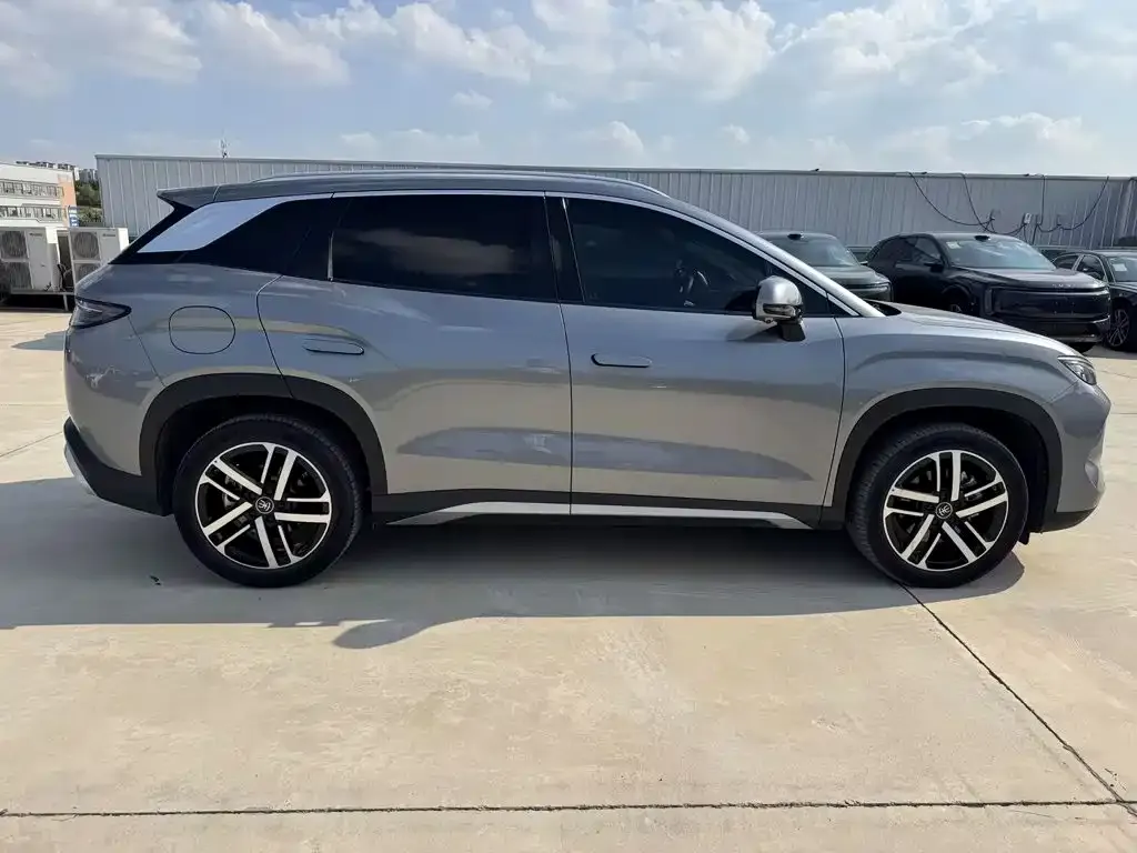 BYD L DM-i — фото 3
