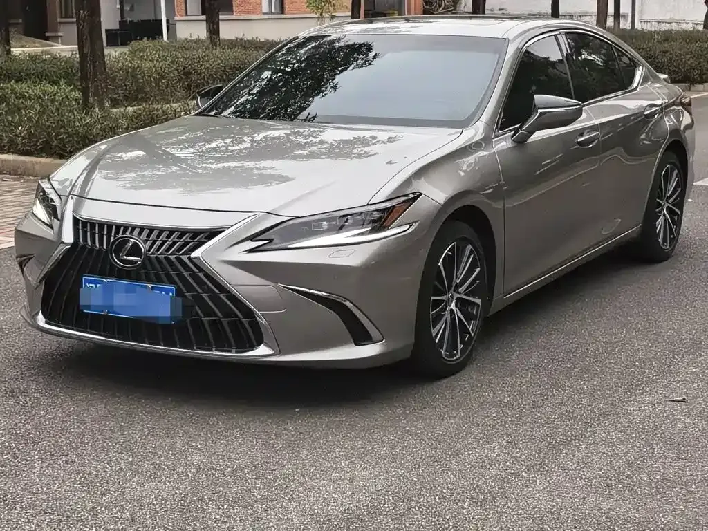 Lexus ES — фото 1