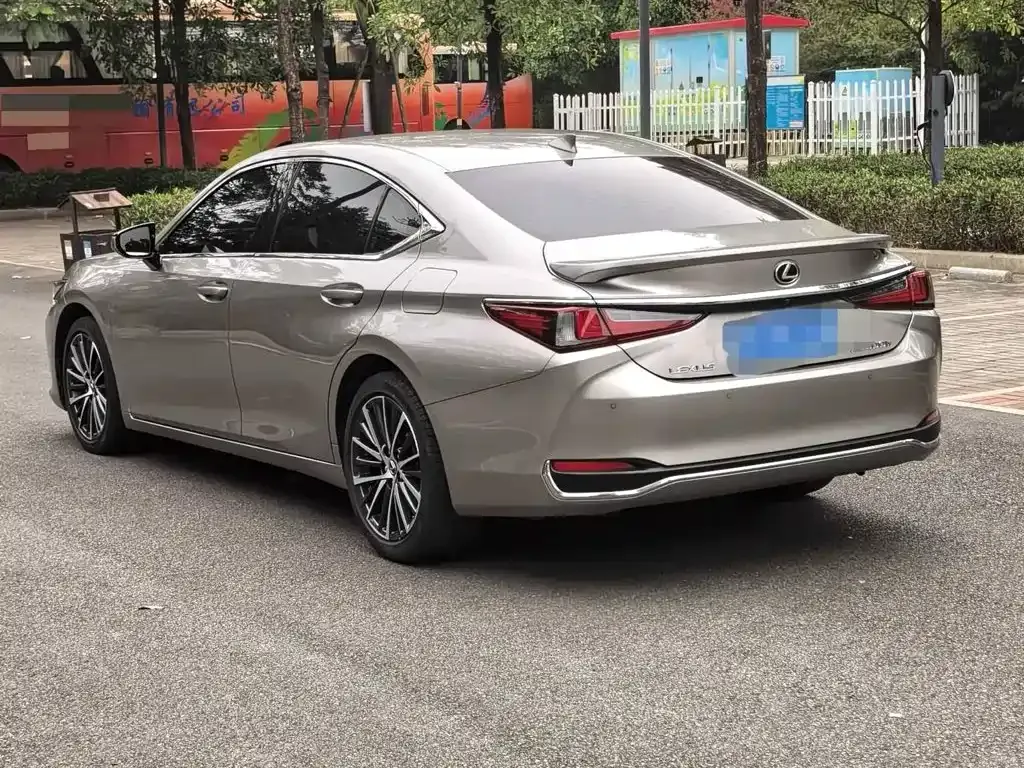 Lexus ES — фото 10
