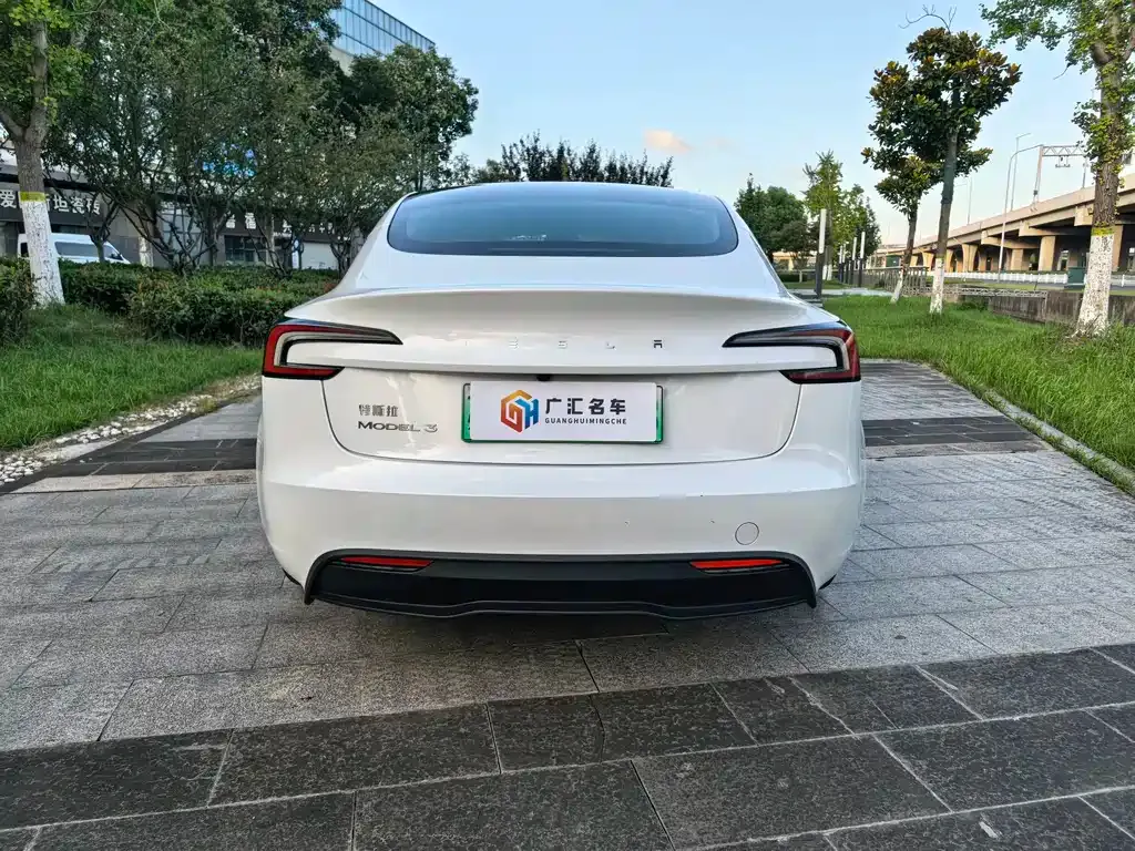 Tesla Model 3 — фото 7
