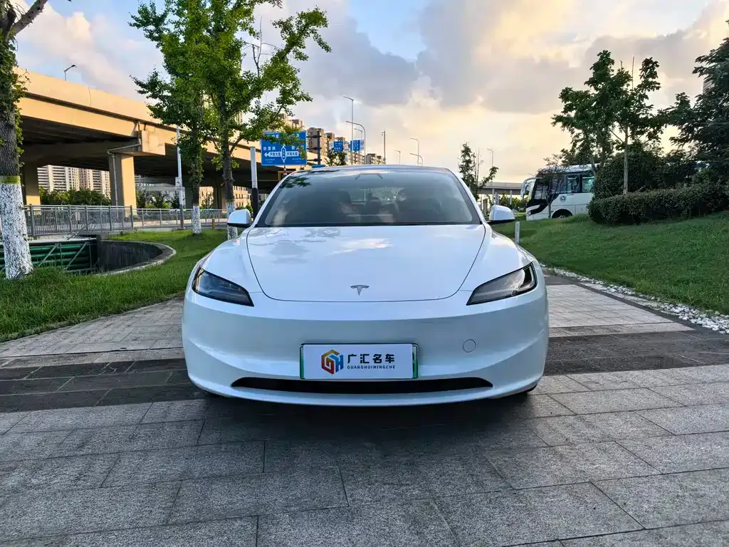 Tesla Model 3 — фото 8
