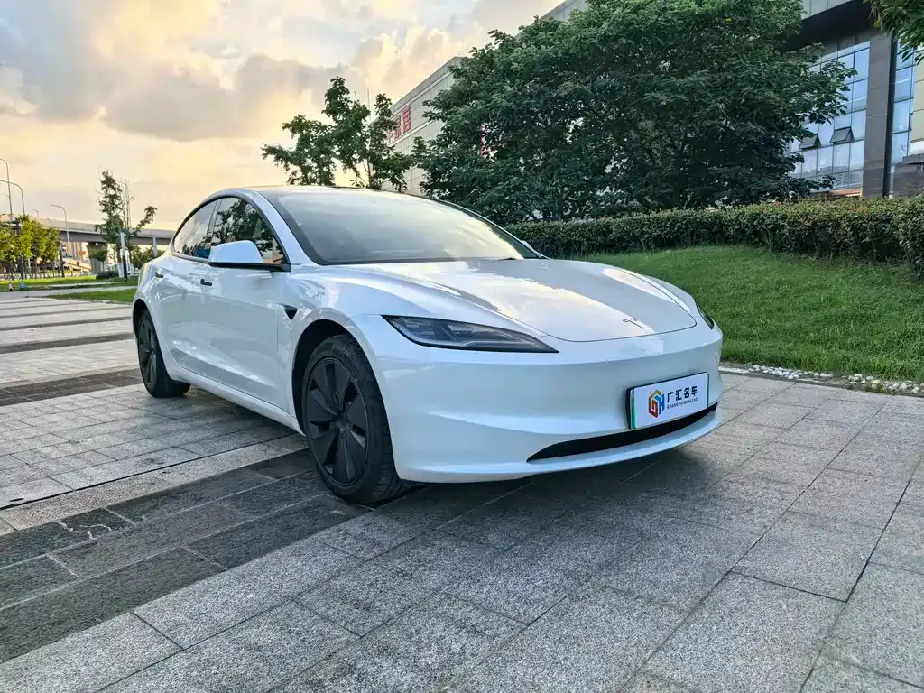Tesla Model 3 — фото 9