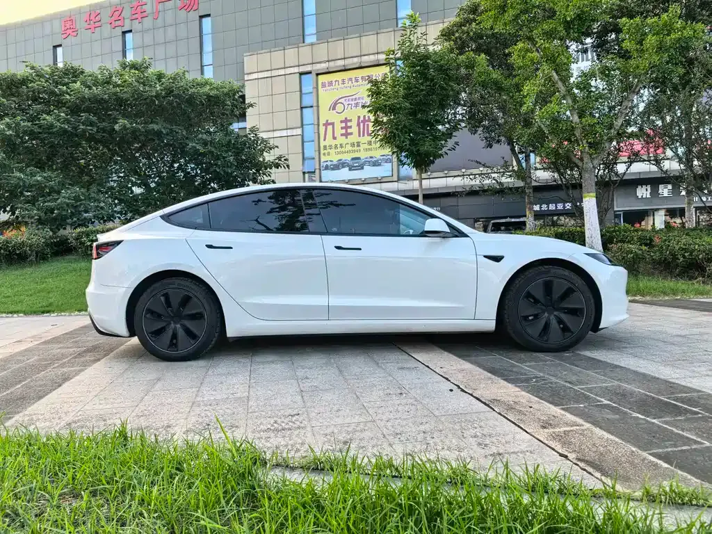 Tesla Model 3 — фото 6