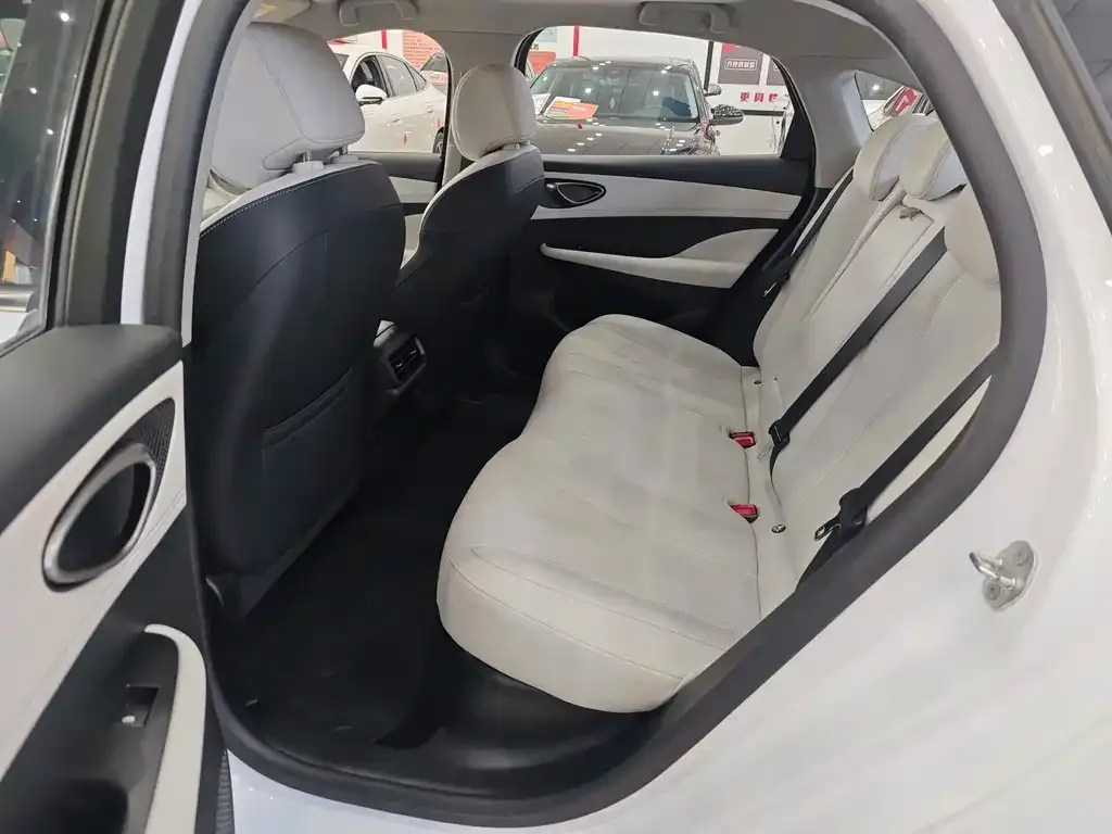 BYD Seal 05 DM-i — фото 6