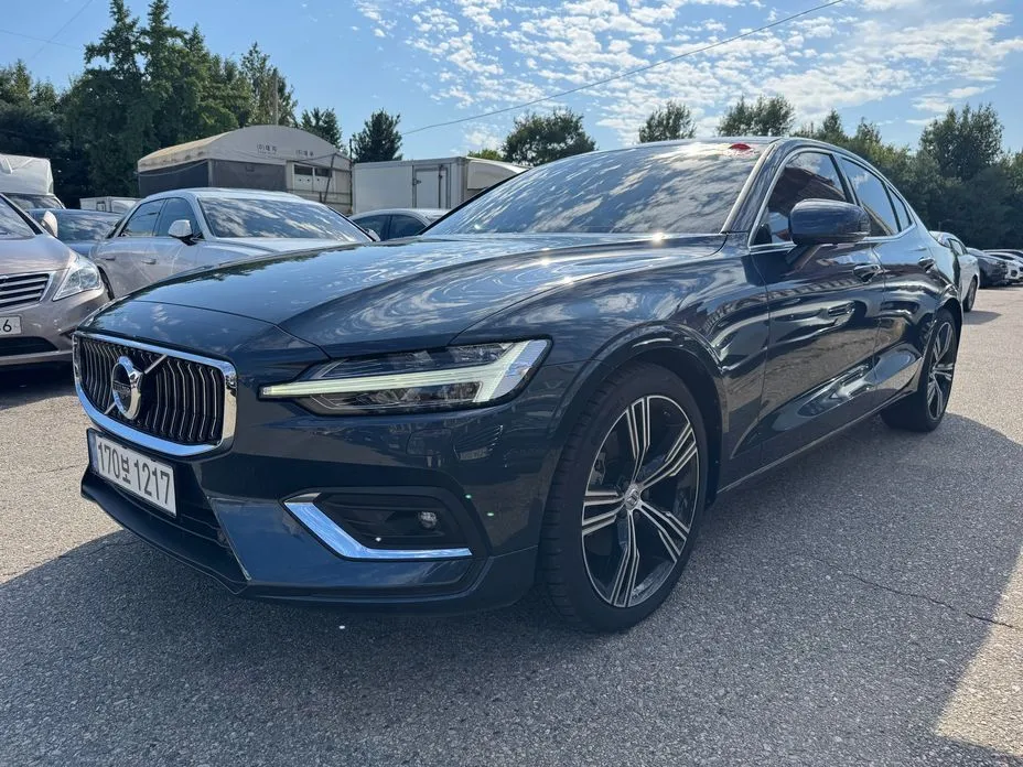 Volvo S60 — фото 1