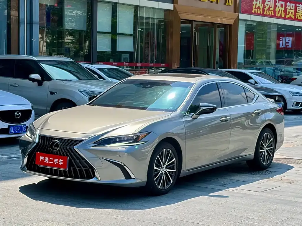 Lexus ES — фото 1