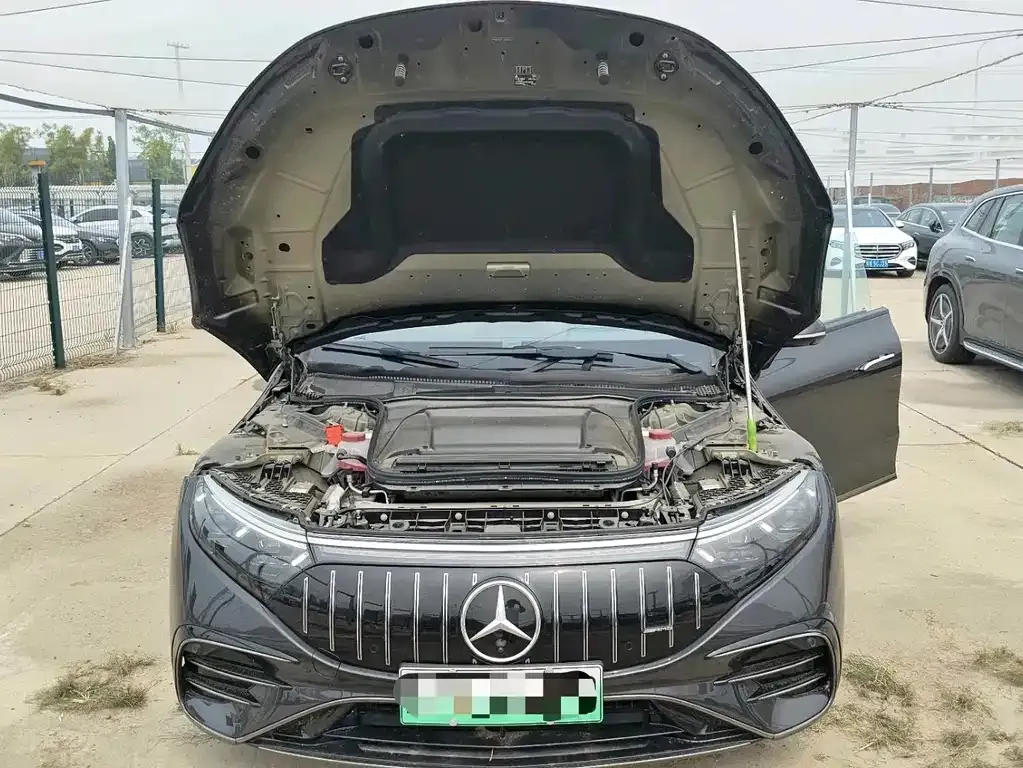 Mercedes-Benz EQS AMG — фото 9