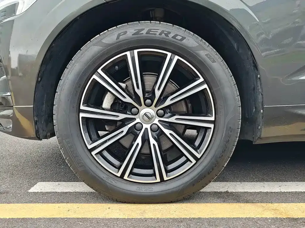 Volvo XC60 — фото 2