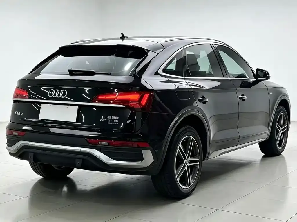 Audi Q5L Sportback — фото 6
