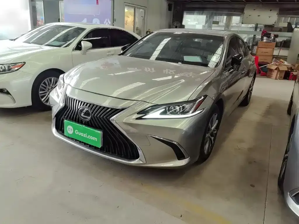 Lexus ES — фото 1