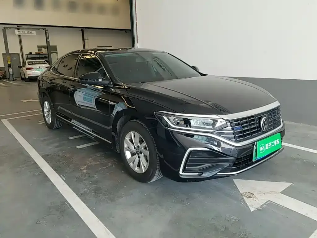 Volkswagen Passat PHEV — фото 4