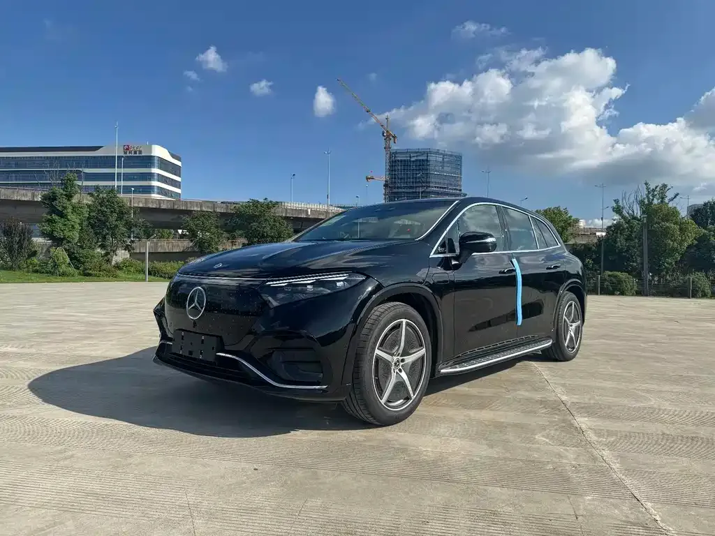 Mercedes-Benz EQS SUV — фото 1