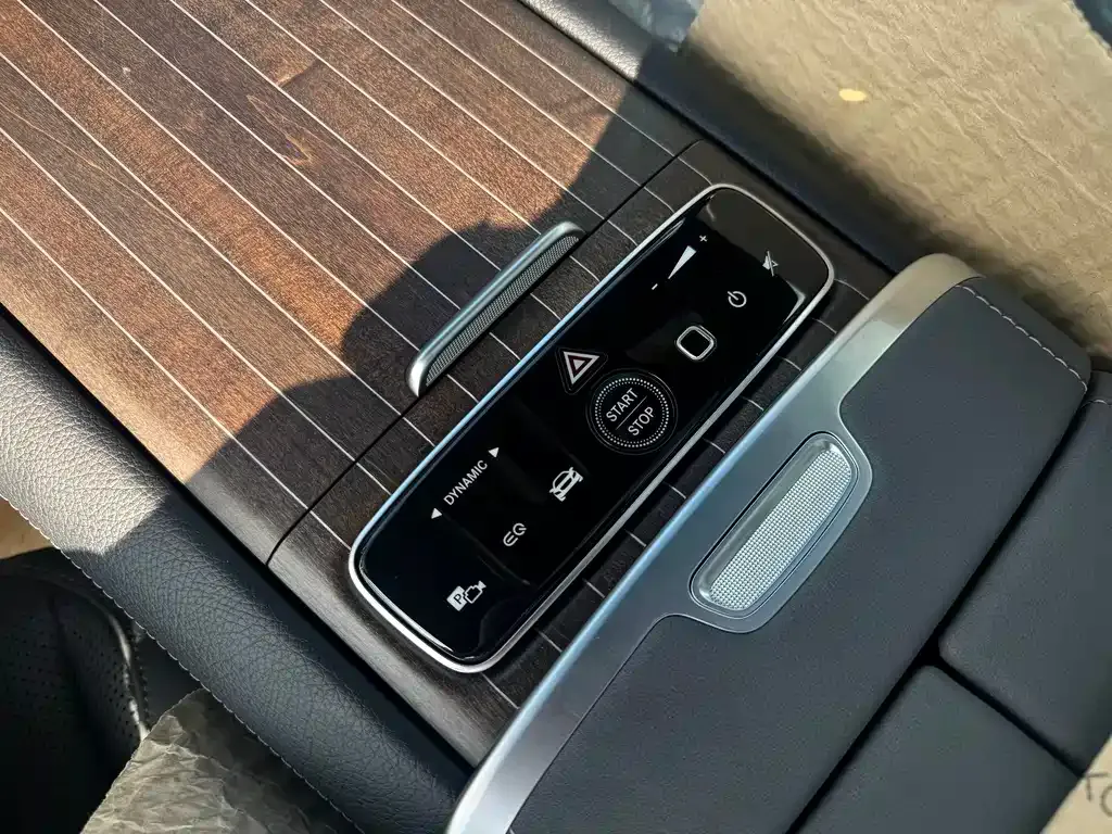 Mercedes-Benz EQS SUV — фото 9
