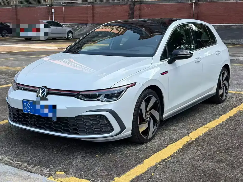 Volkswagen Golf GTI — фото 1