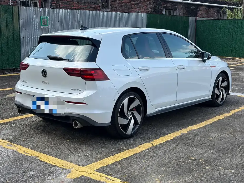 Volkswagen Golf GTI — фото 6
