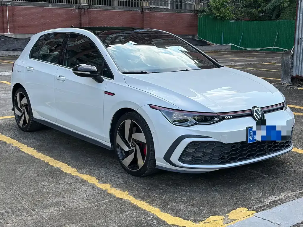 Volkswagen Golf GTI — фото 10