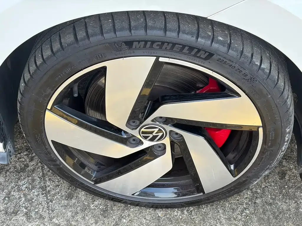 Volkswagen Golf GTI — фото 8