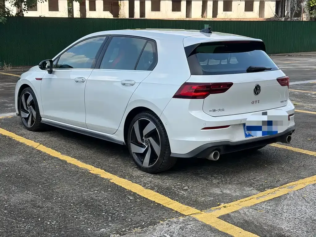 Volkswagen Golf GTI — фото 7