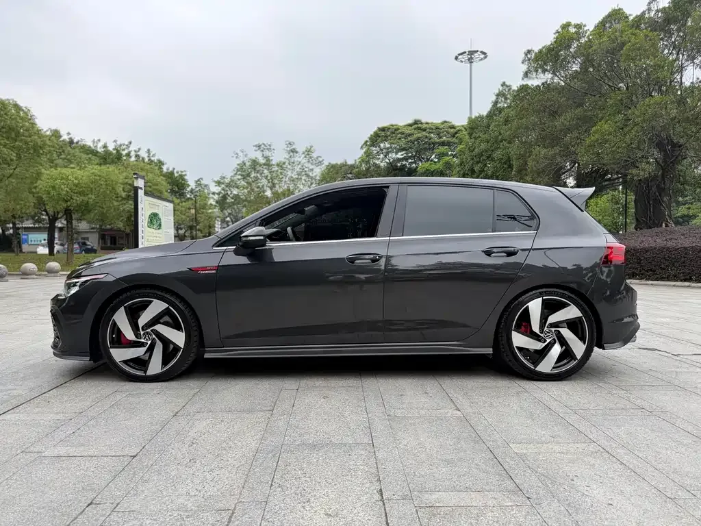 Volkswagen Golf GTI — фото 9