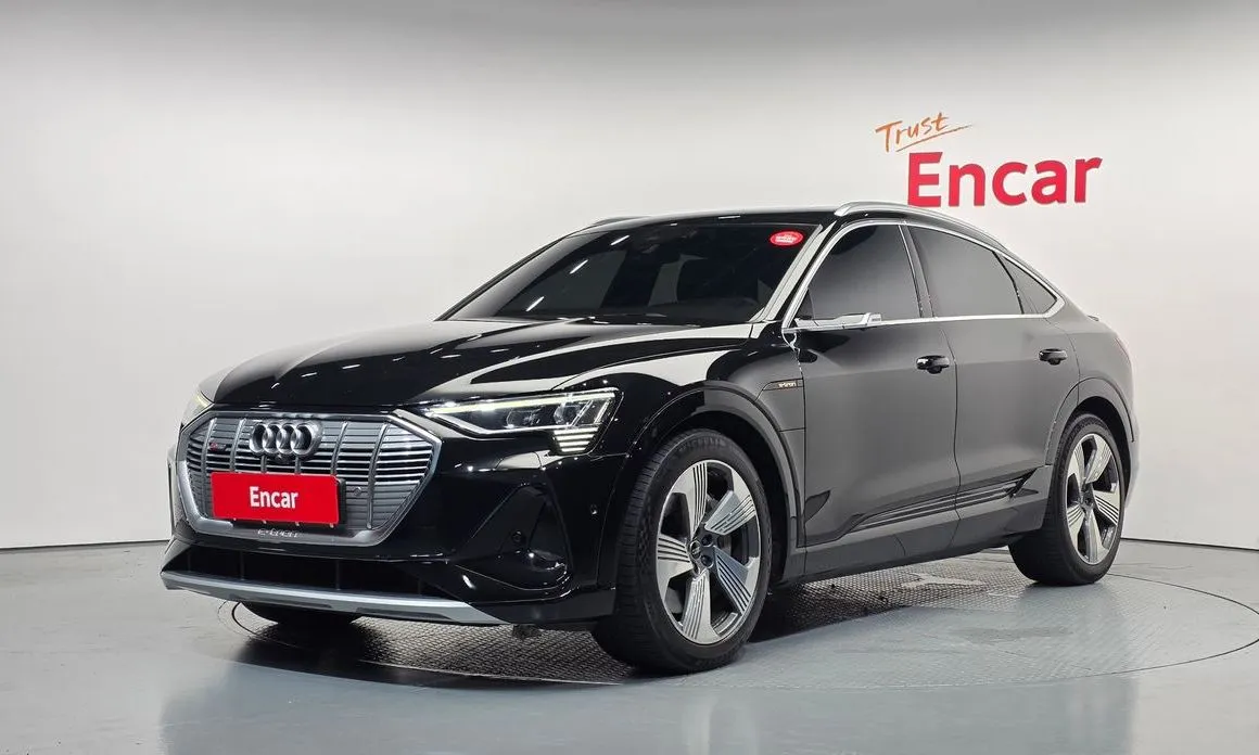 Audi e-tron — фото 1