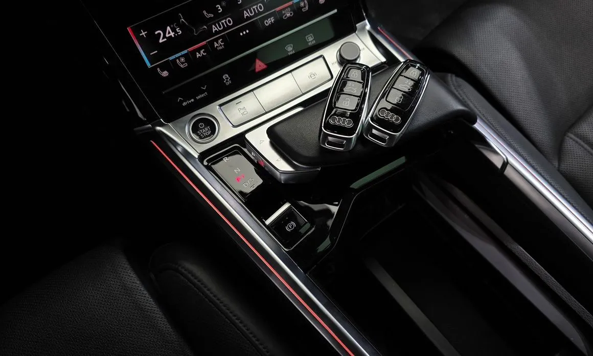 Audi e-tron — фото 6