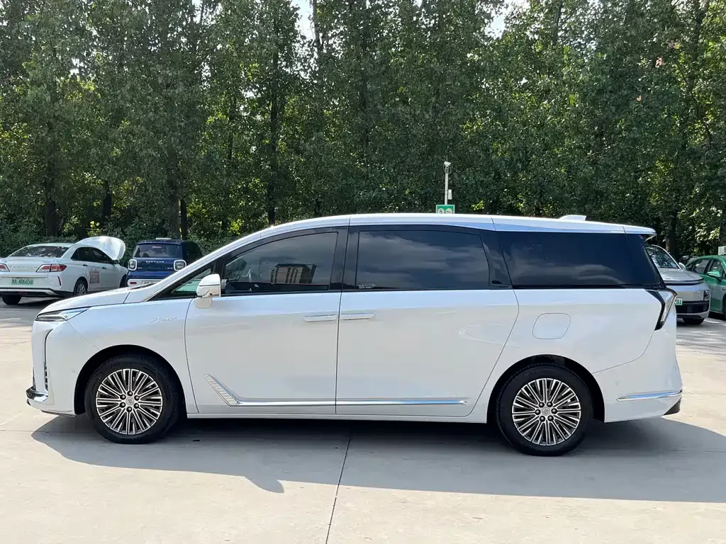 Buick GL8 Hybrid — фото 10