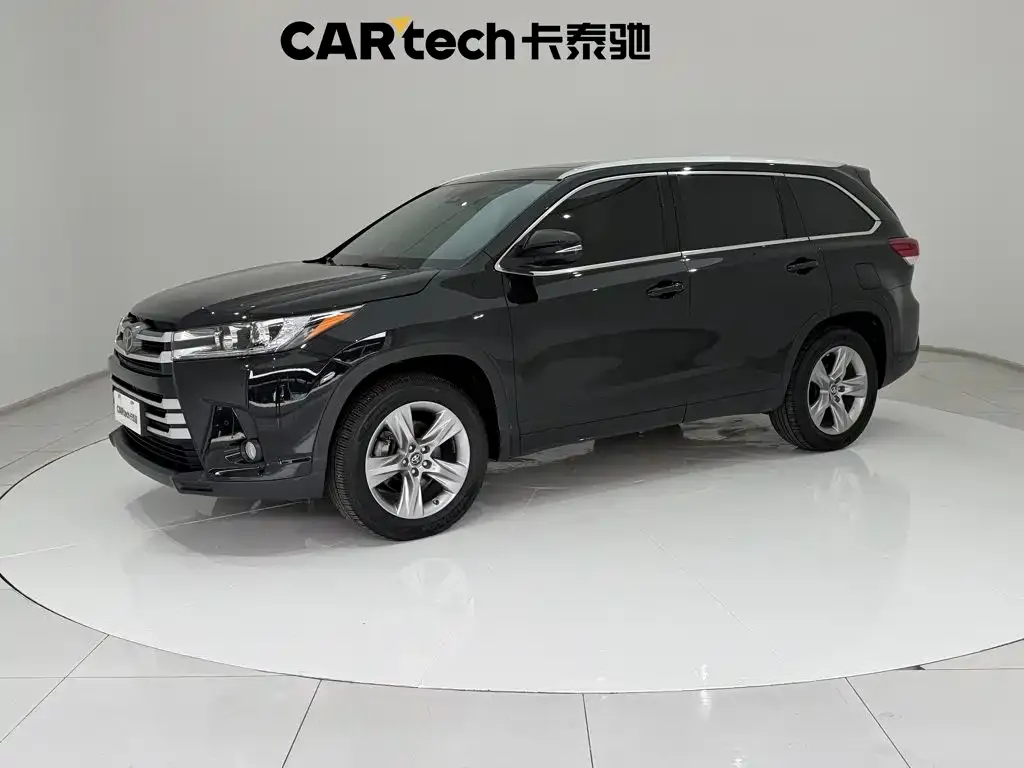 Toyota Highlander — фото 1