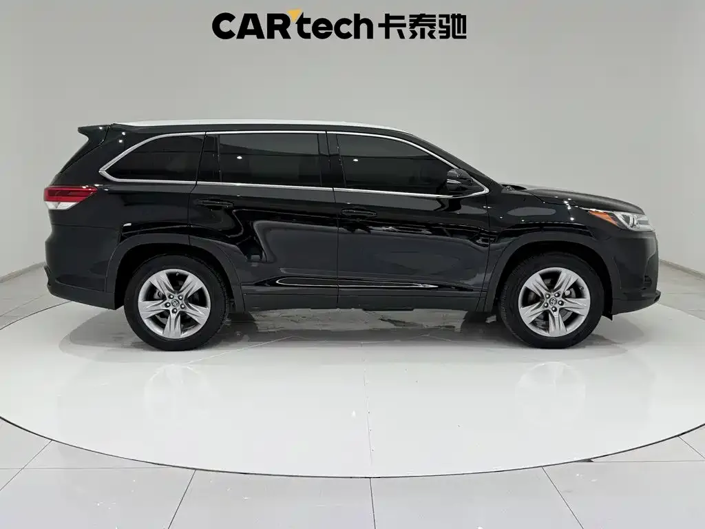 Toyota Highlander — фото 10