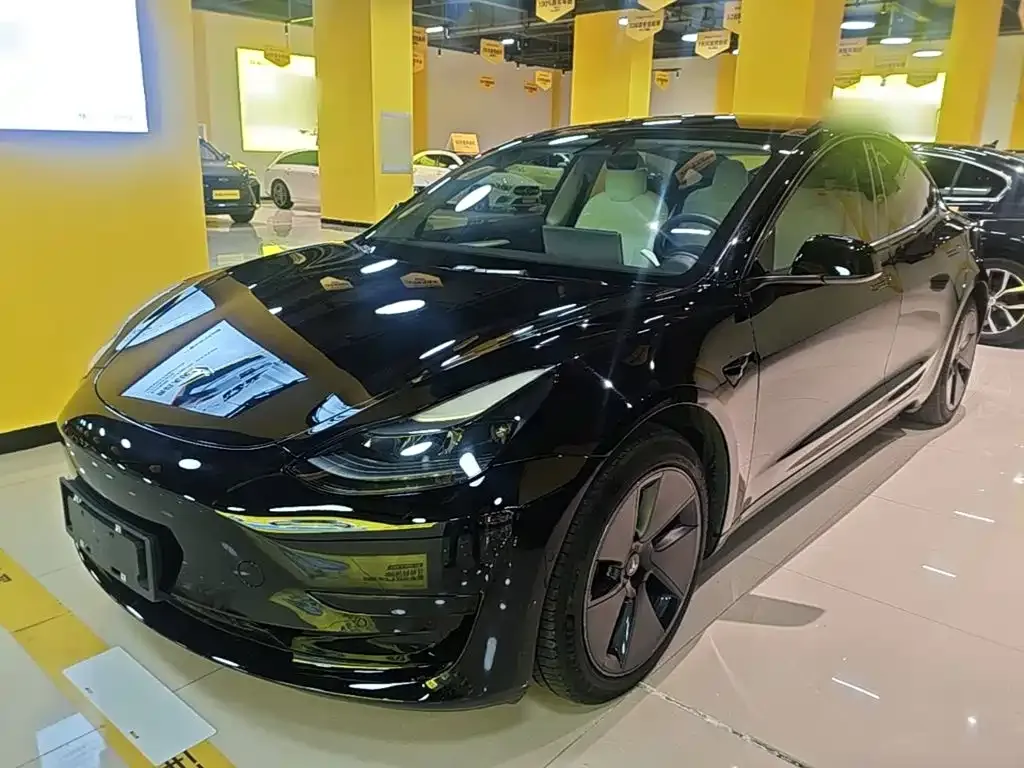 Tesla Model 3 — фото 9