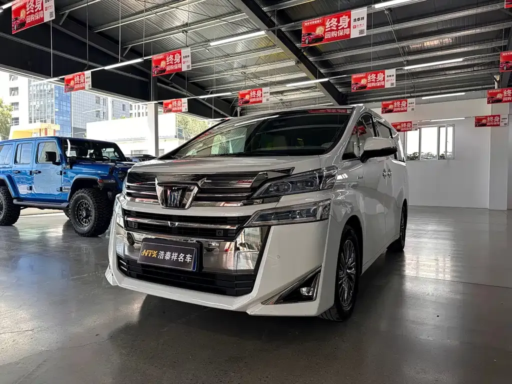 Toyota Vellfire — фото 1