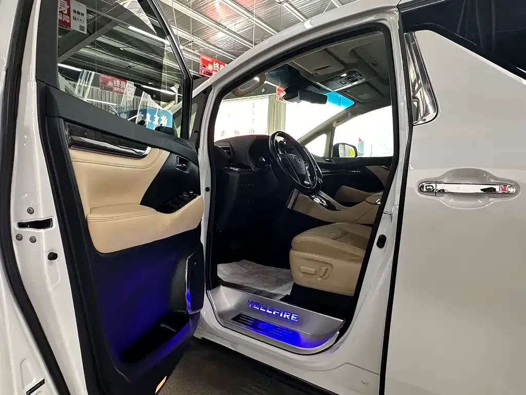 Toyota Vellfire — фото 4