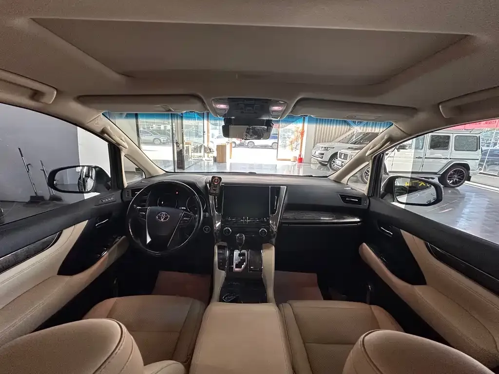 Toyota Vellfire — фото 7