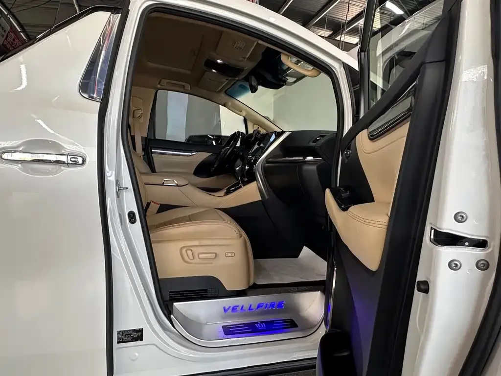 Toyota Vellfire — фото 8