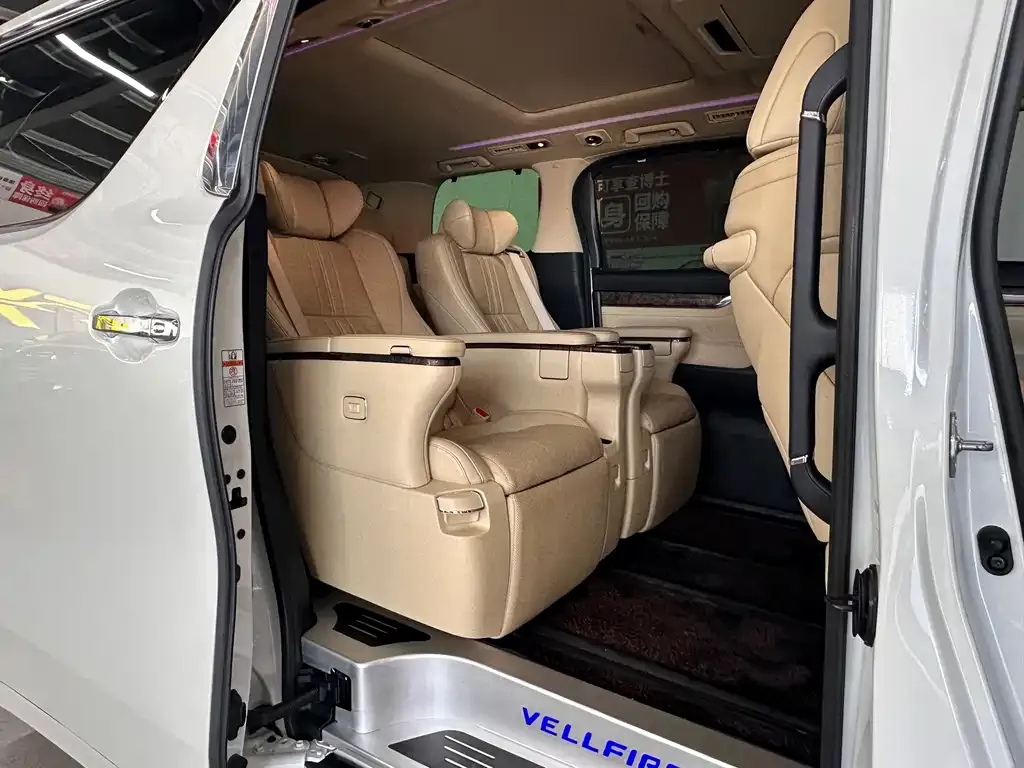 Toyota Vellfire — фото 6