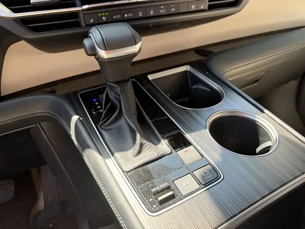 Toyota Sienna — фото 4
