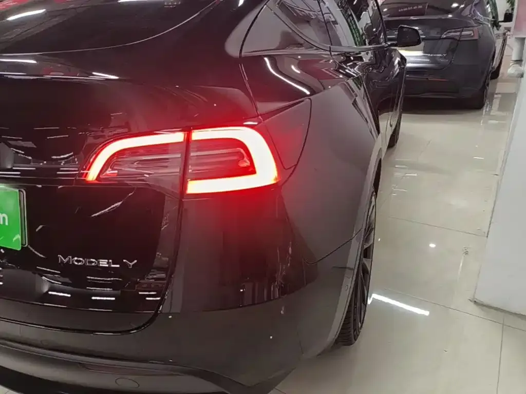 Tesla Model Y — фото 7