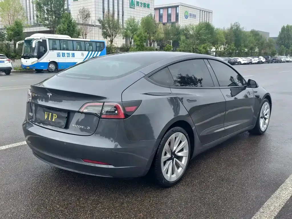 Tesla Model 3 — фото 9