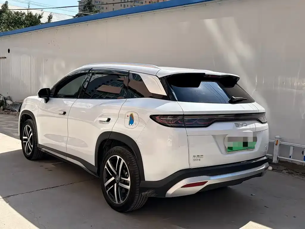 BYD L DM-i — фото 8