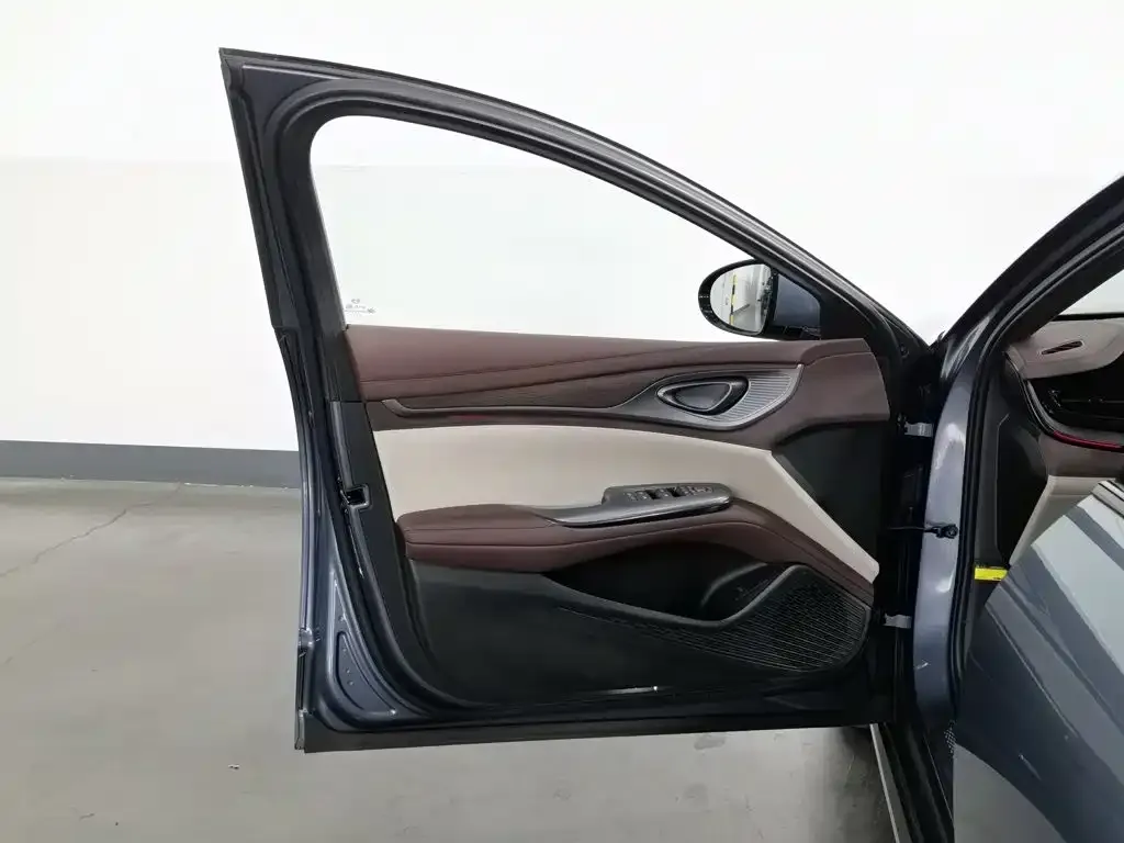 BYD Seal — фото 5