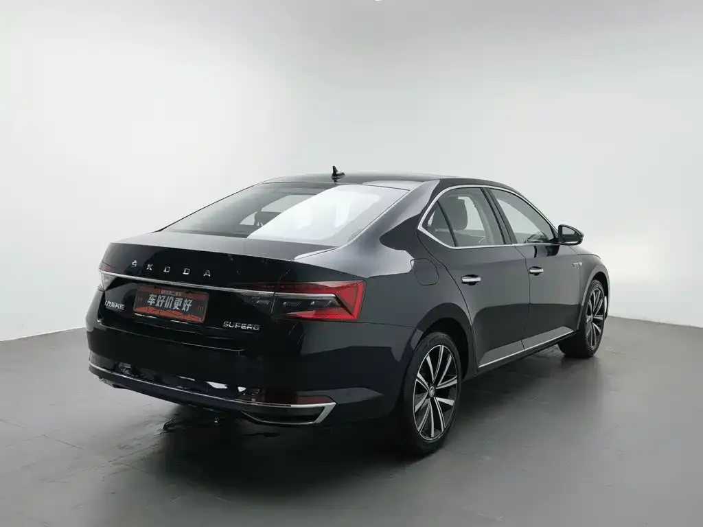 Skoda Superb — фото 8
