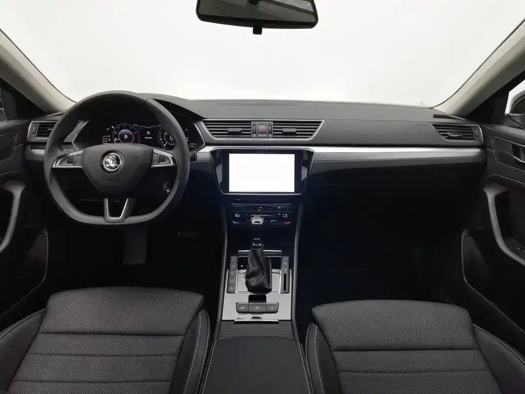 Skoda Superb — фото 6