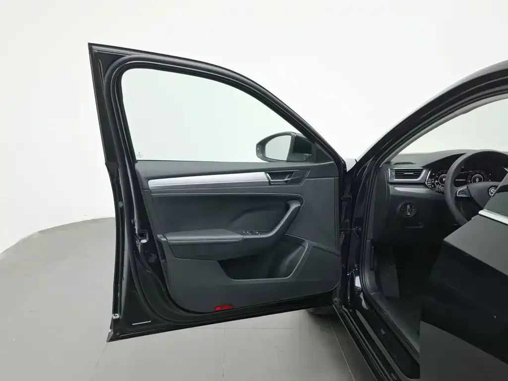 Skoda Superb — фото 5